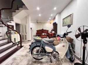 HÀNG HIẾM!!! BÁN GẤP NHÀ NGUYỄN CHÍ THANH 38M2 - 5 TẦNG - 4.5M MẶT TIỀN - 13.4 TỶ - VỊ TRÍ CỰC ĐẸP! - ô tô đỗ - kinh doanh
